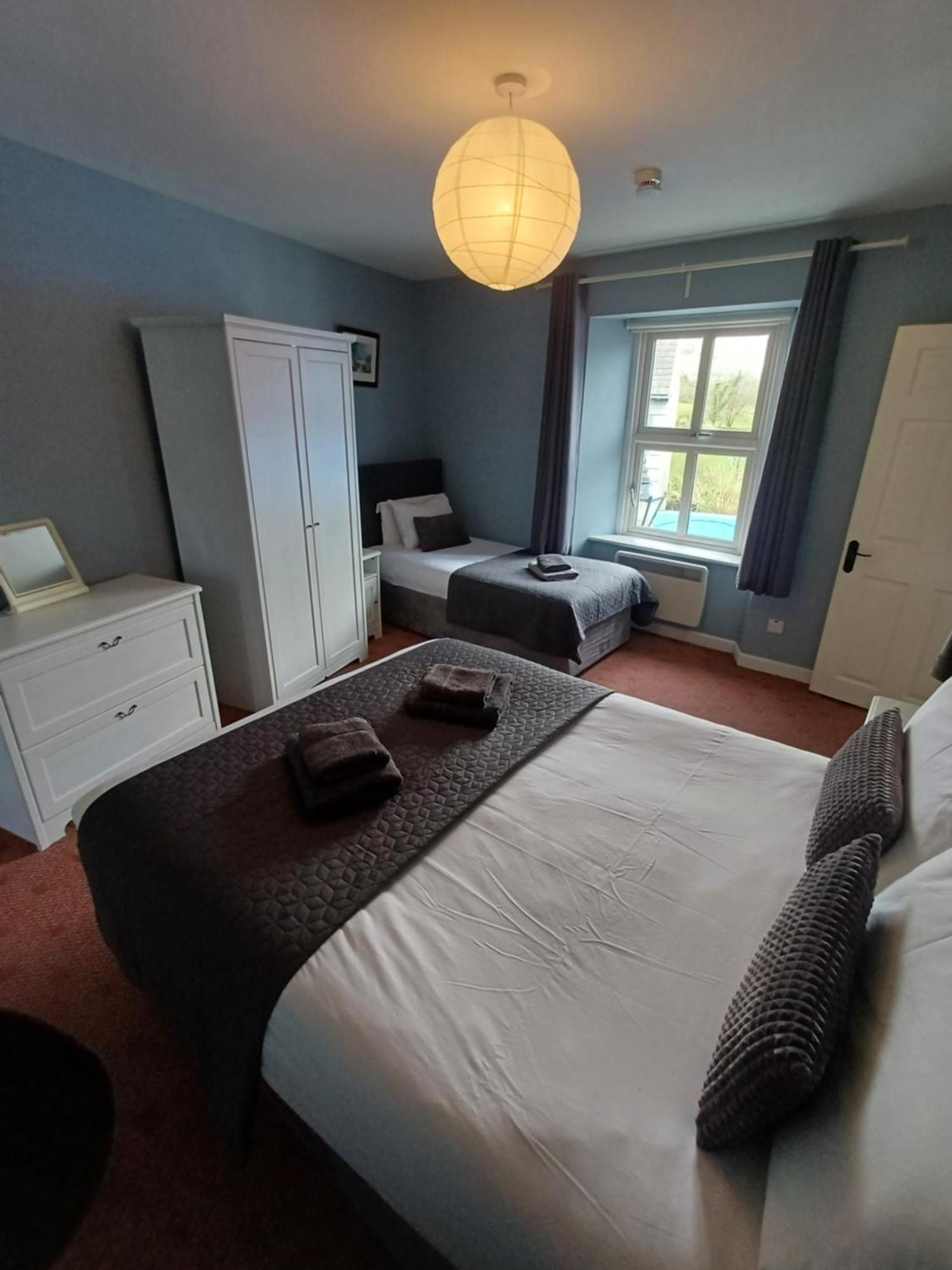 Clonbur House - One Bedroom Apartment Γκάλγουεϊ Εξωτερικό φωτογραφία
